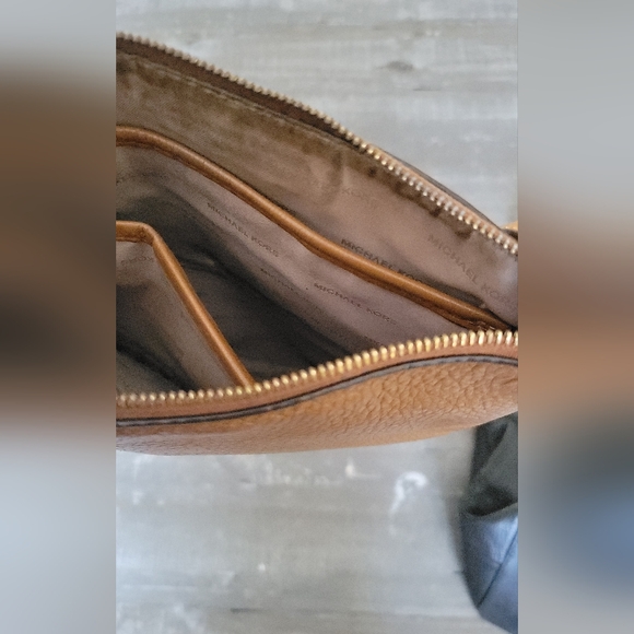 Pre Loved Bundle Of Michael Kors Purses - Picture 11 of 16